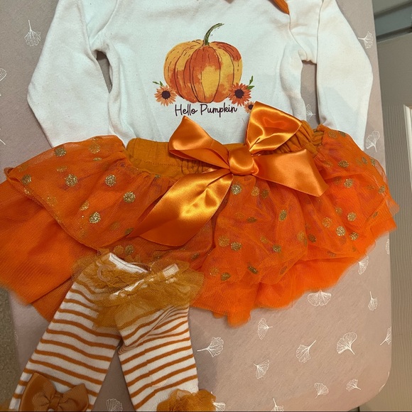 Baby Essentials 6 months Hello Pumpkin matching set - Picture 3 of 3